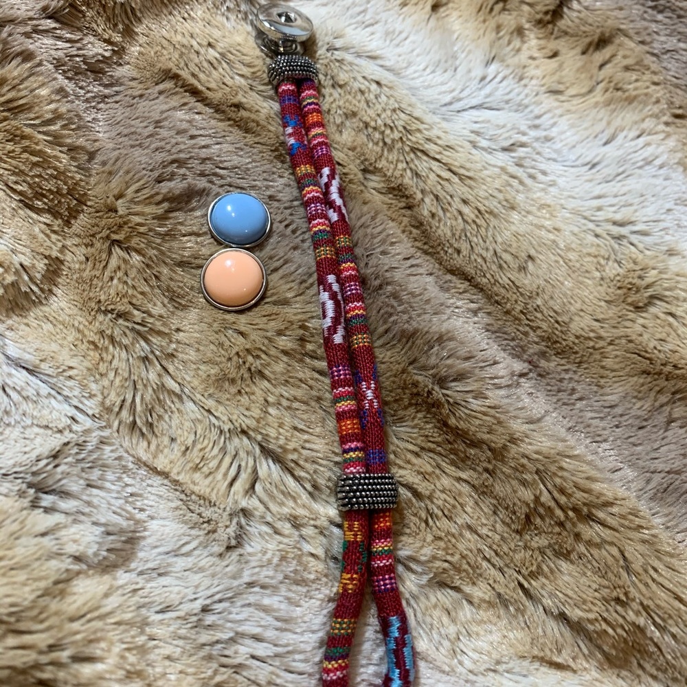 Tapestry Snap Bracelet with 2 Snaps